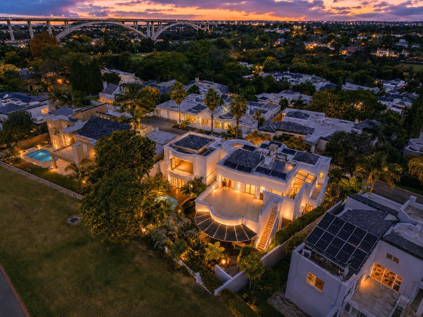Newly Renovated Golf Estate Masterpiece with Fairway Views — photograph 3