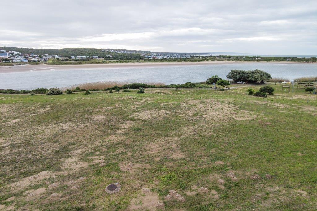 3 Bedroom House For Sale in Stilbaai Wes — photograph 2