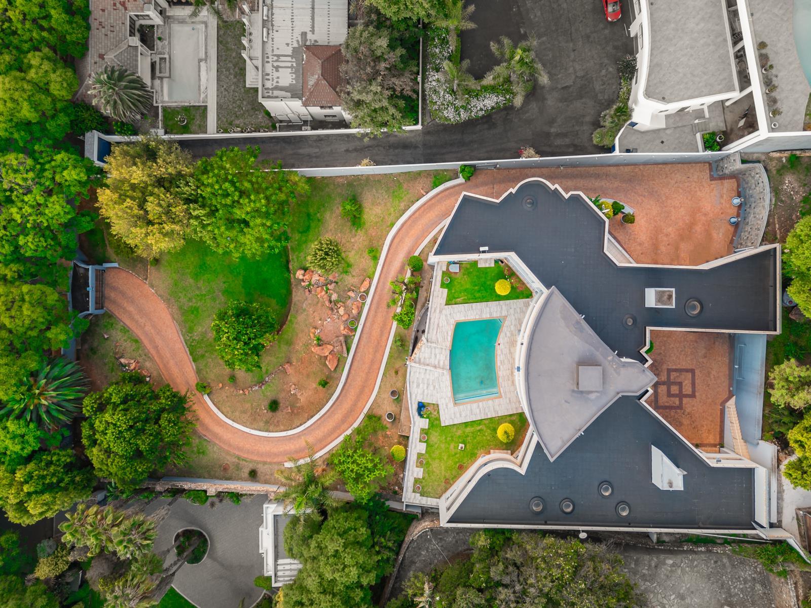 Contemporary Elegance with Panoramic Views — photograph 1