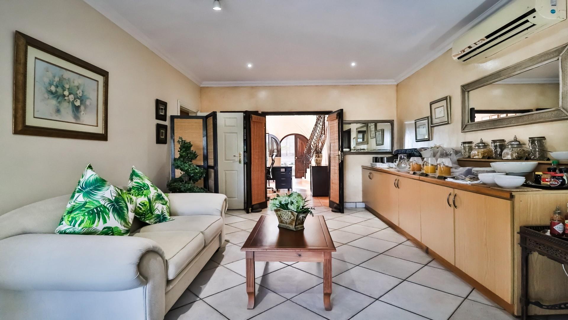 8 Bedroom Guest House For Sale in Umhlanga Central — photograph 5
